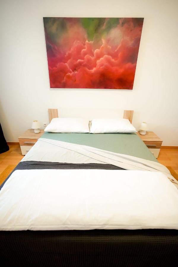 Rondo Lovely And Sunny Apartment
